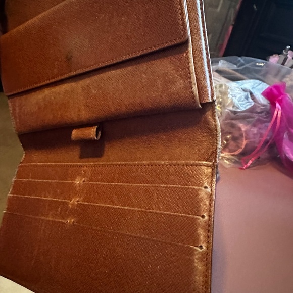 Louis Vuitton Brown Long Wallet – Pre-Loved, Needs Interior Care - Picture 11 of 15